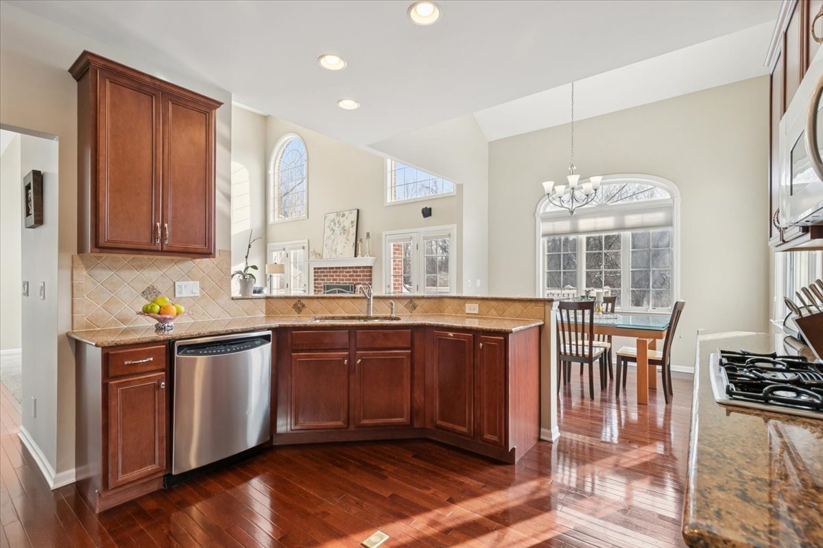 82 Open Parkway, Hawthorn Woods, IL 60047