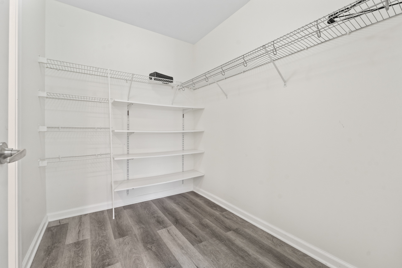 900 N Lakeside Drive #1A, Vernon Hills, IL 60061