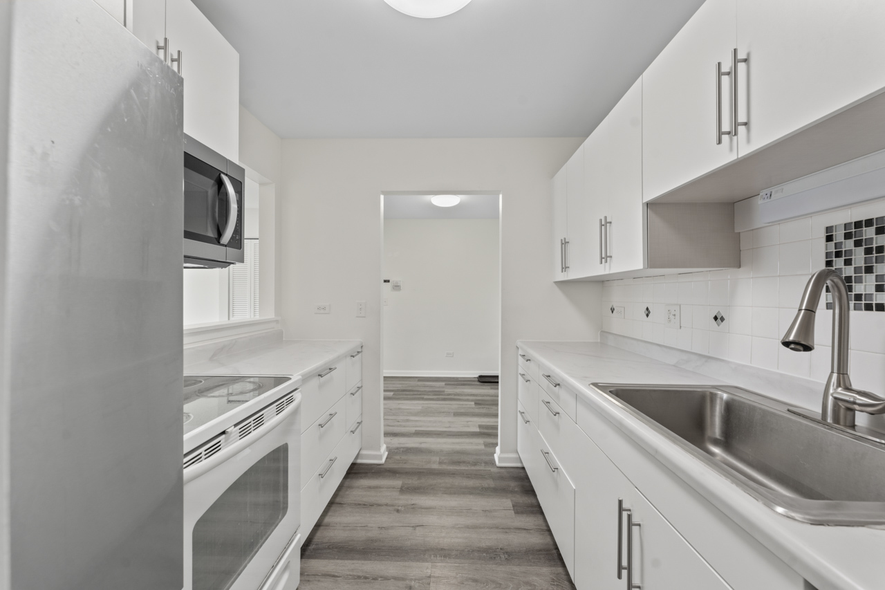 900 N Lakeside Drive #1A, Vernon Hills, IL 60061