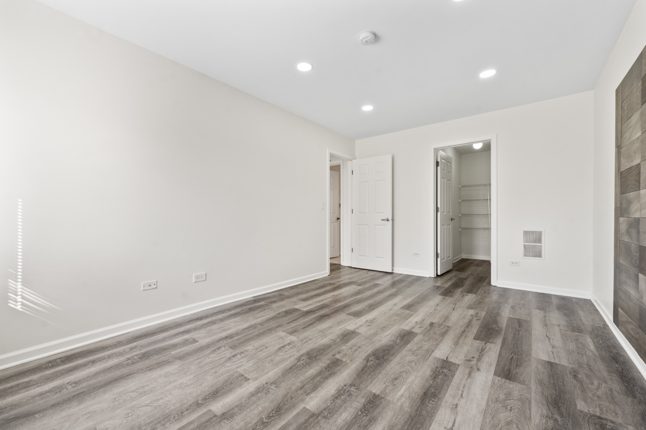 900 N Lakeside Drive #1A, Vernon Hills, IL 60061