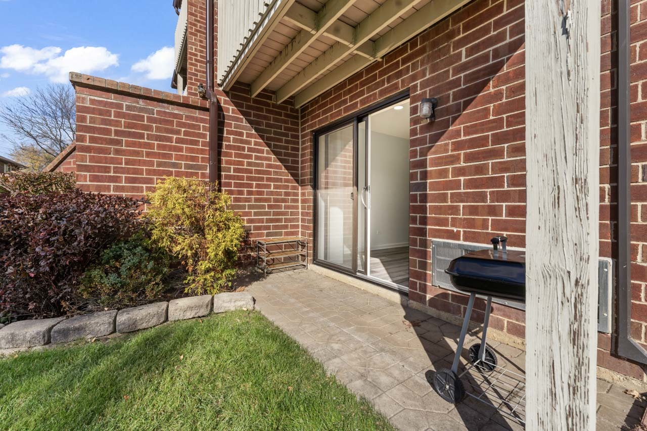 900 N Lakeside Drive #1A, Vernon Hills, IL 60061