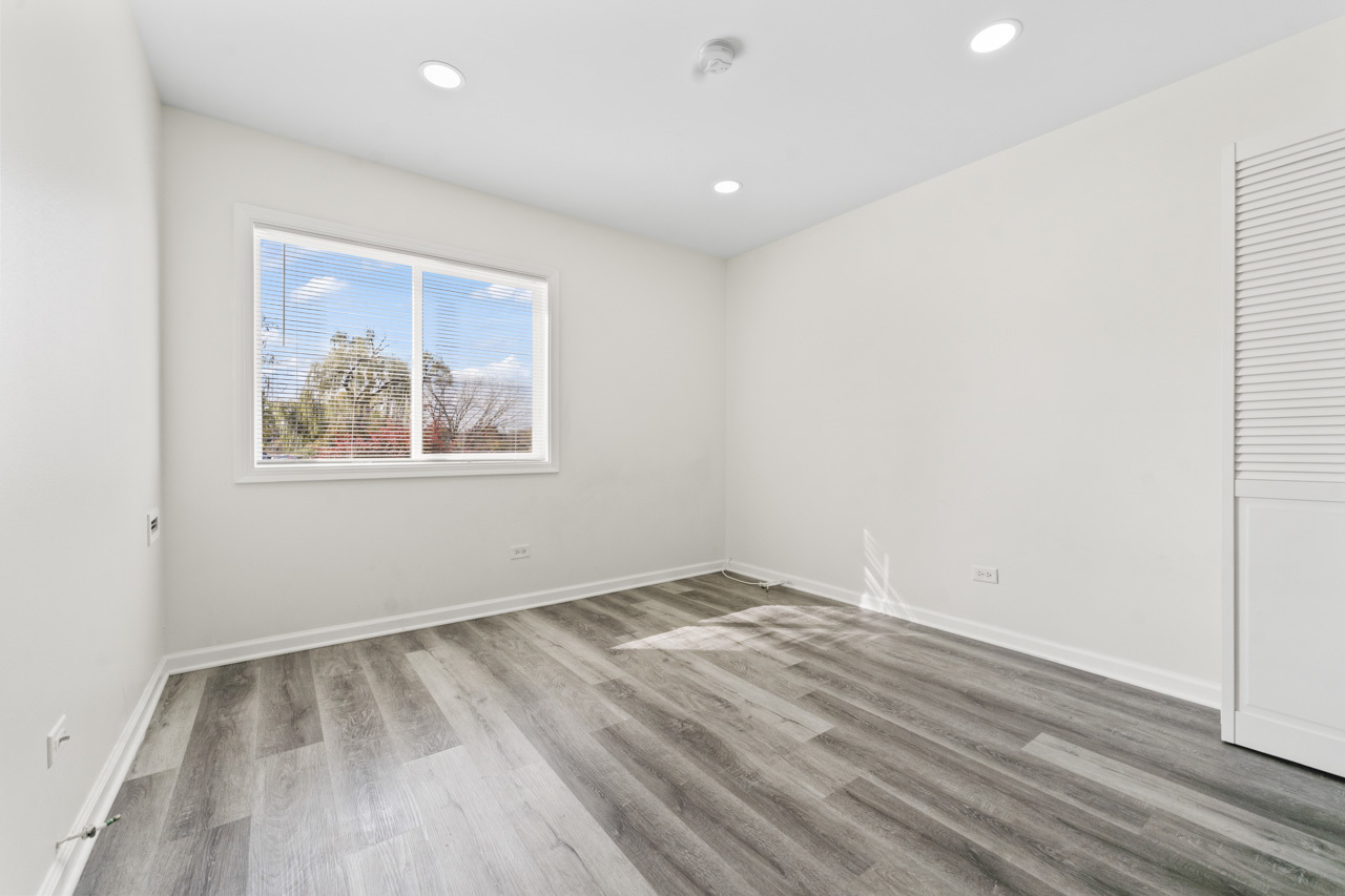 900 N Lakeside Drive #1A, Vernon Hills, IL 60061