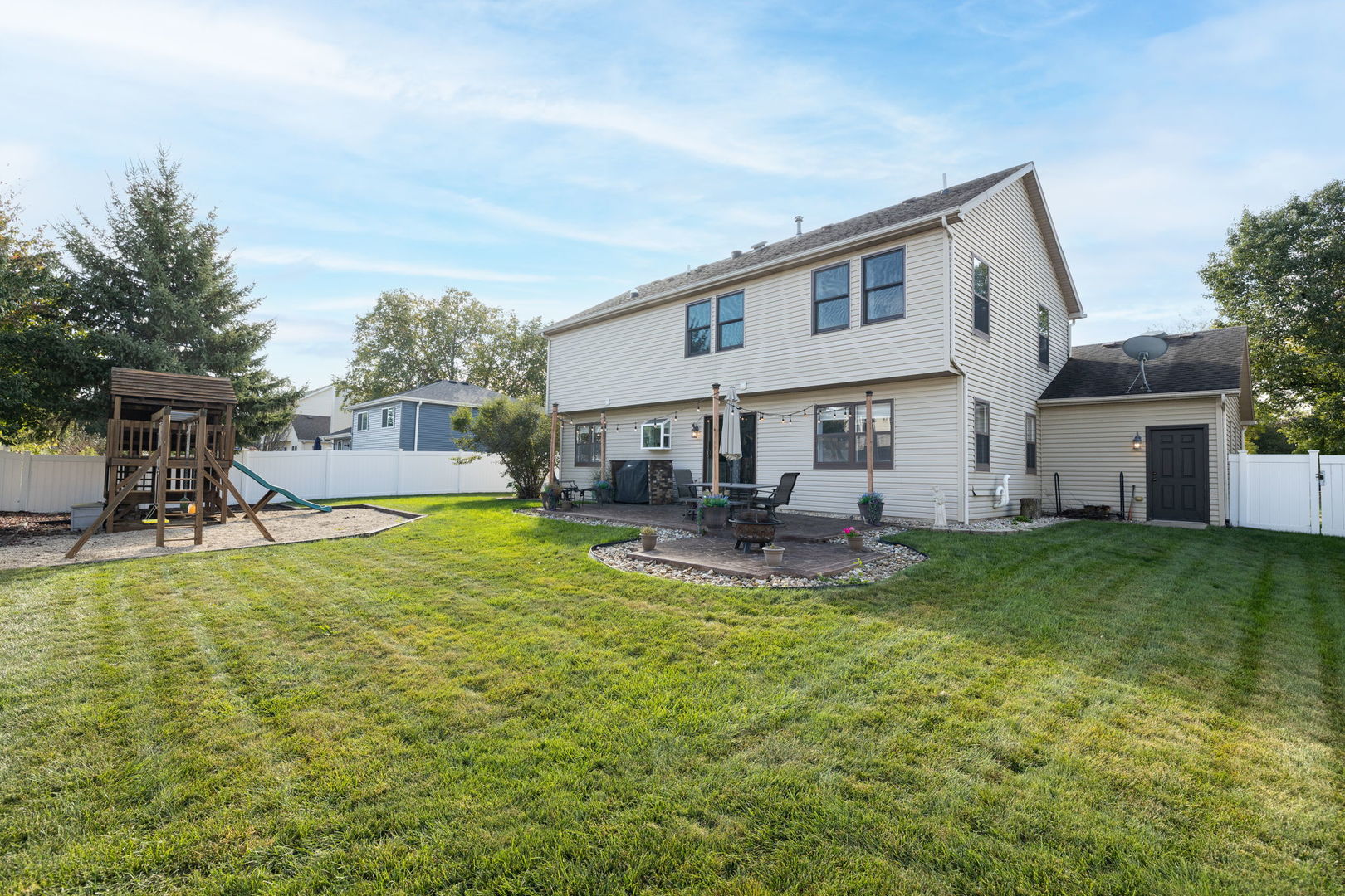 409 Fawn Drive, Oswego, IL 60543