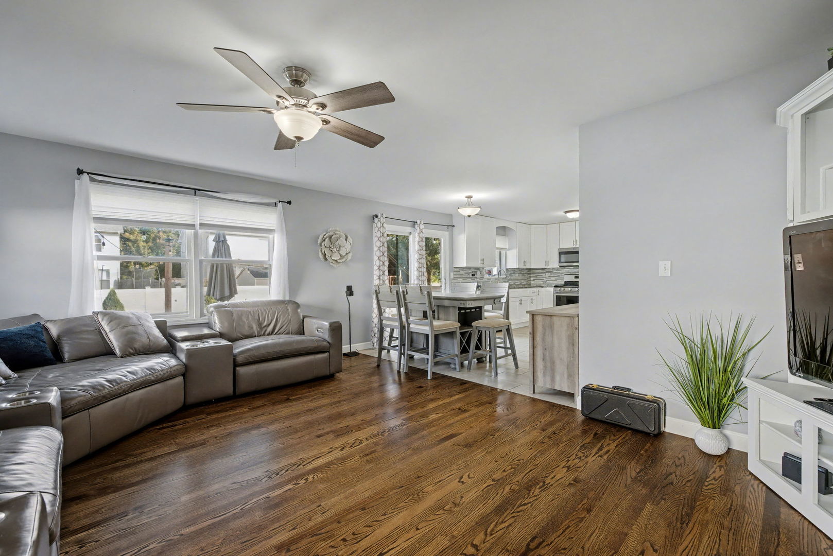 409 Fawn Drive, Oswego, IL 60543