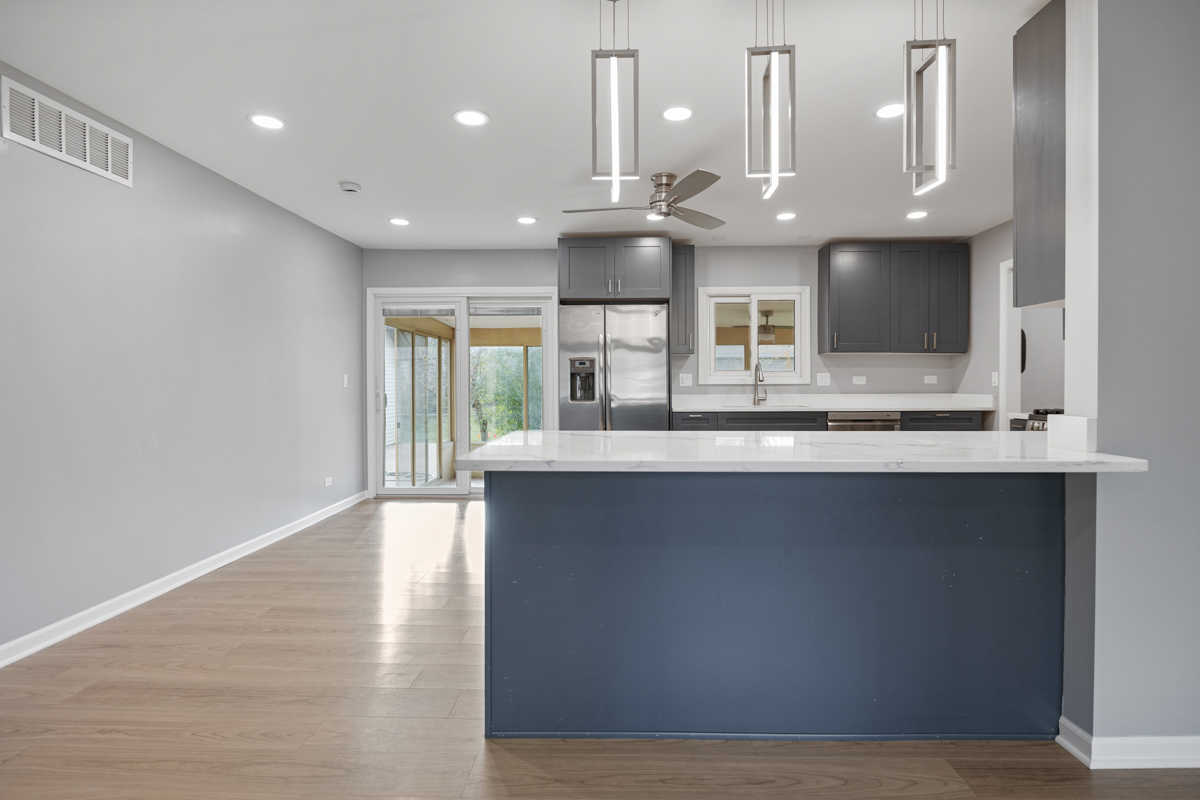 940 Victoria Lane, Elk Grove Village, IL 60007