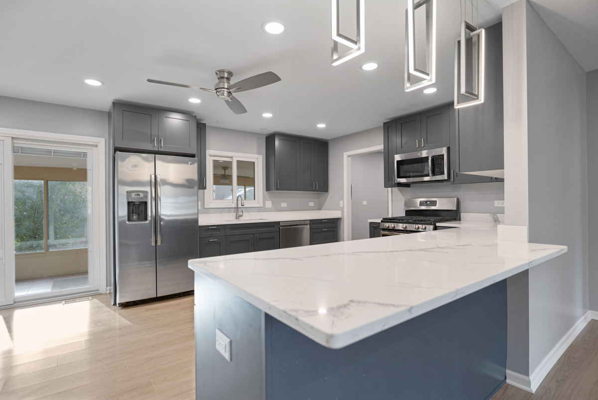 940 Victoria Lane, Elk Grove Village, IL 60007