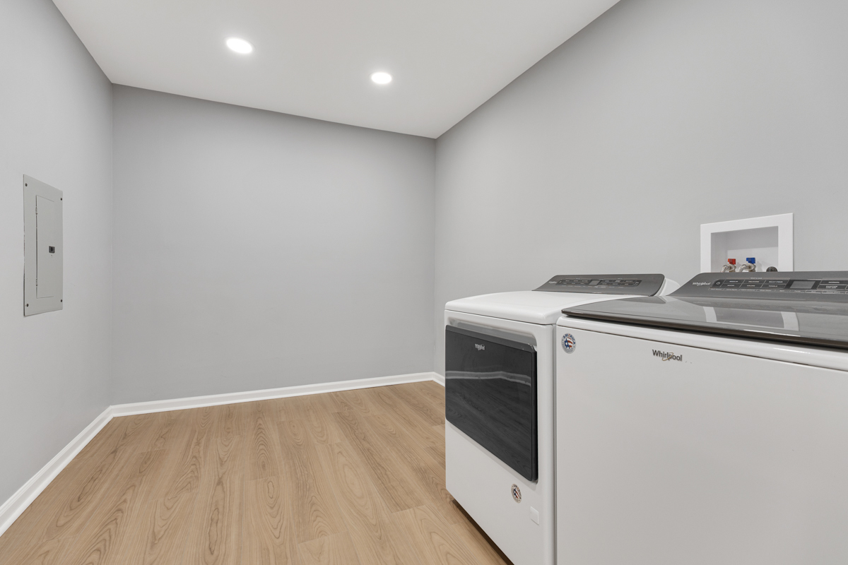 940 Victoria Lane, Elk Grove Village, IL 60007