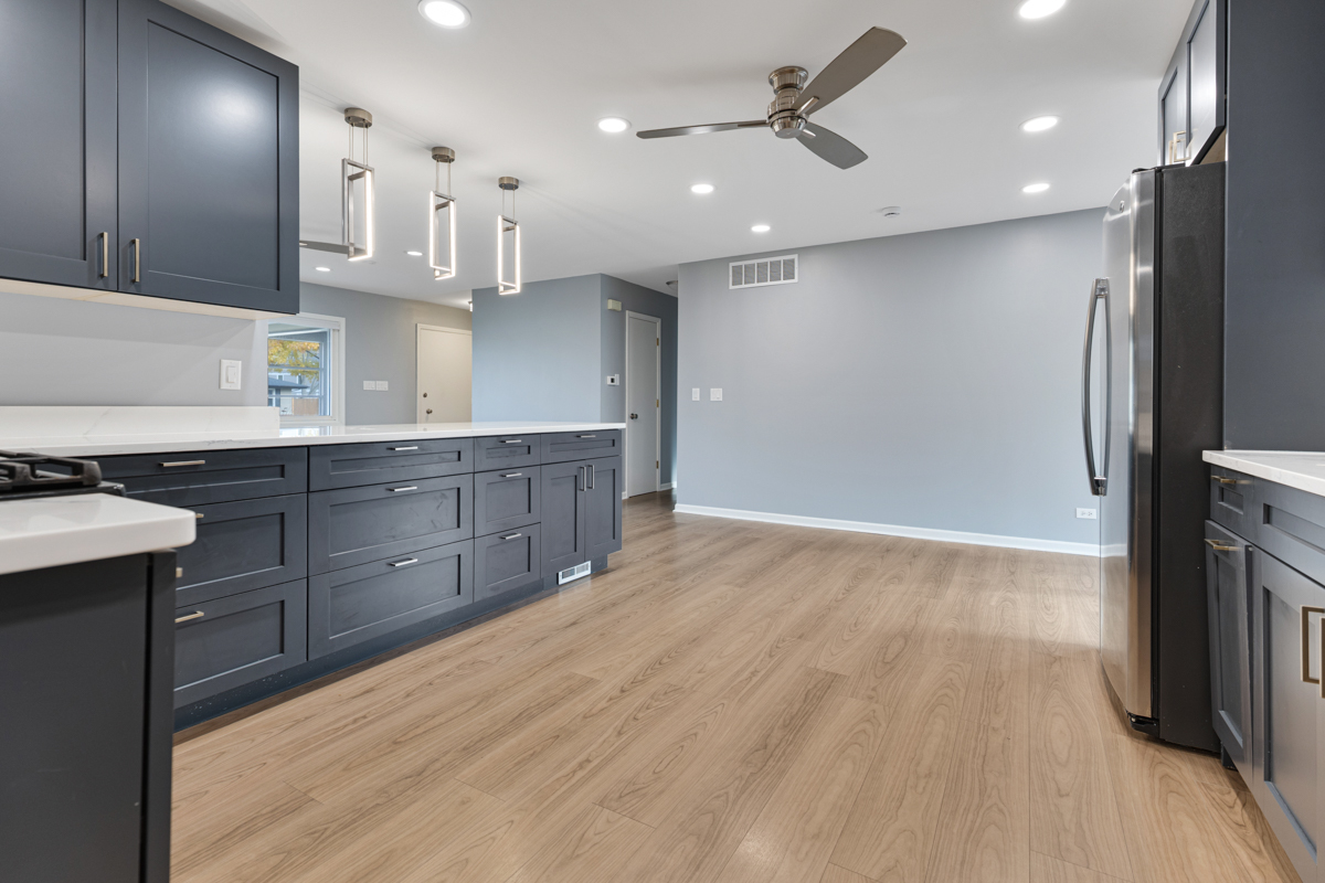 940 Victoria Lane, Elk Grove Village, IL 60007