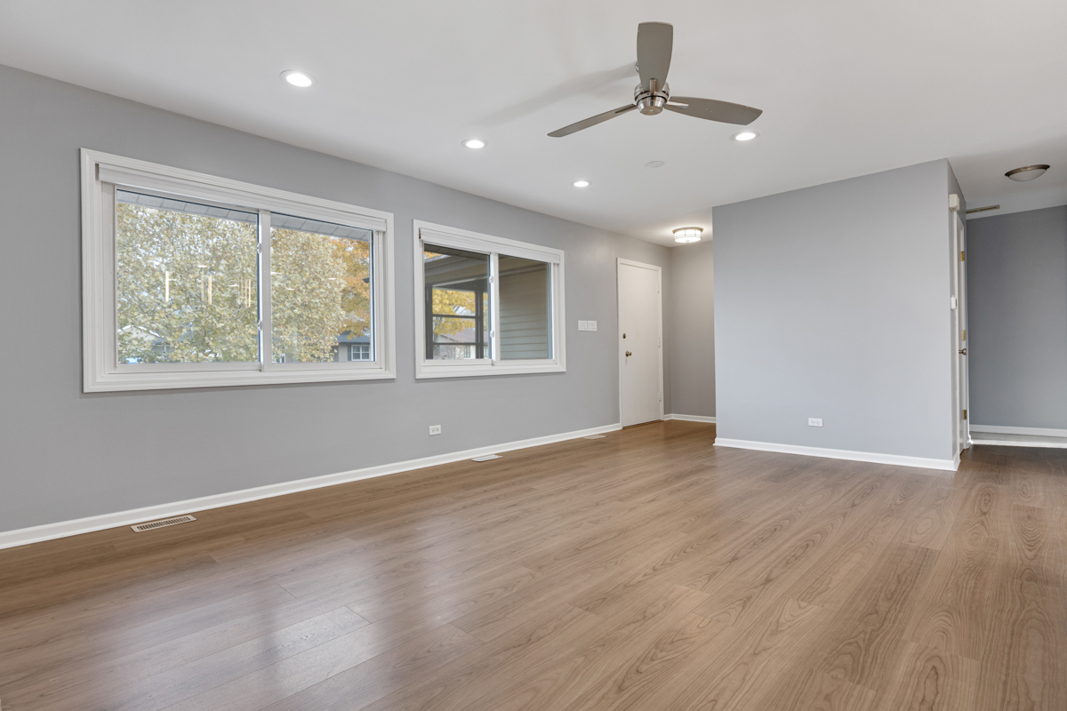 940 Victoria Lane, Elk Grove Village, IL 60007