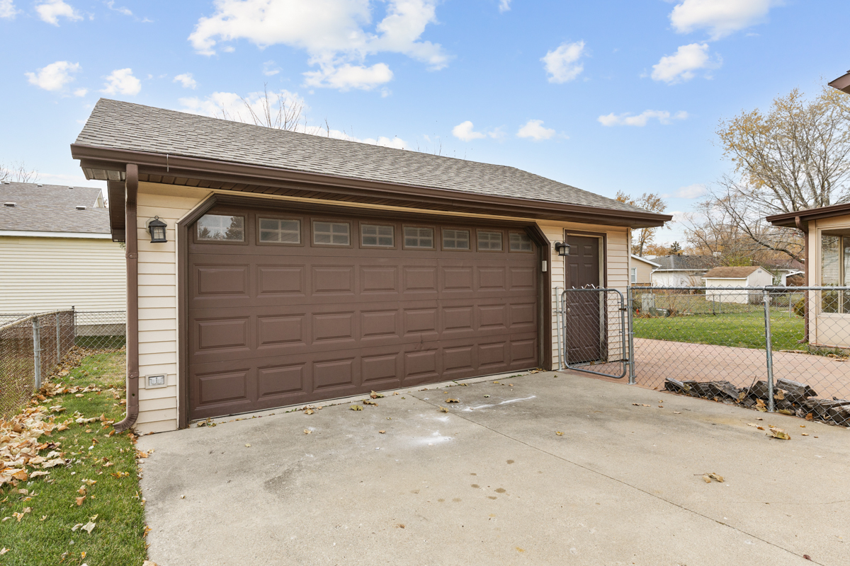 940 Victoria Lane, Elk Grove Village, IL 60007