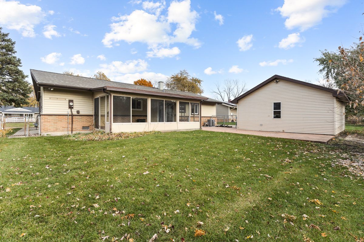 940 Victoria Lane, Elk Grove Village, IL 60007