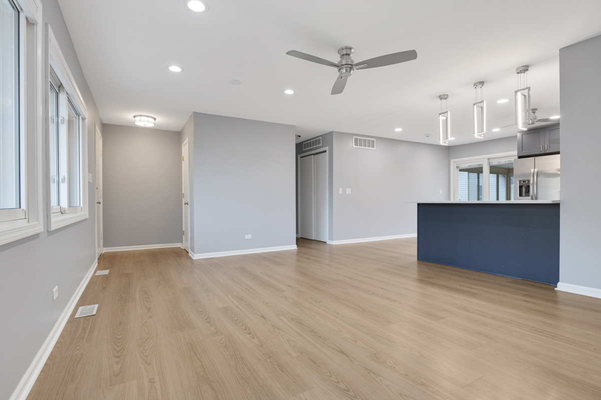 940 Victoria Lane, Elk Grove Village, IL 60007