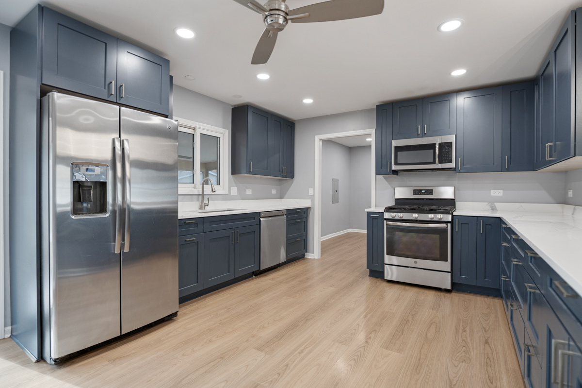 940 Victoria Lane, Elk Grove Village, IL 60007