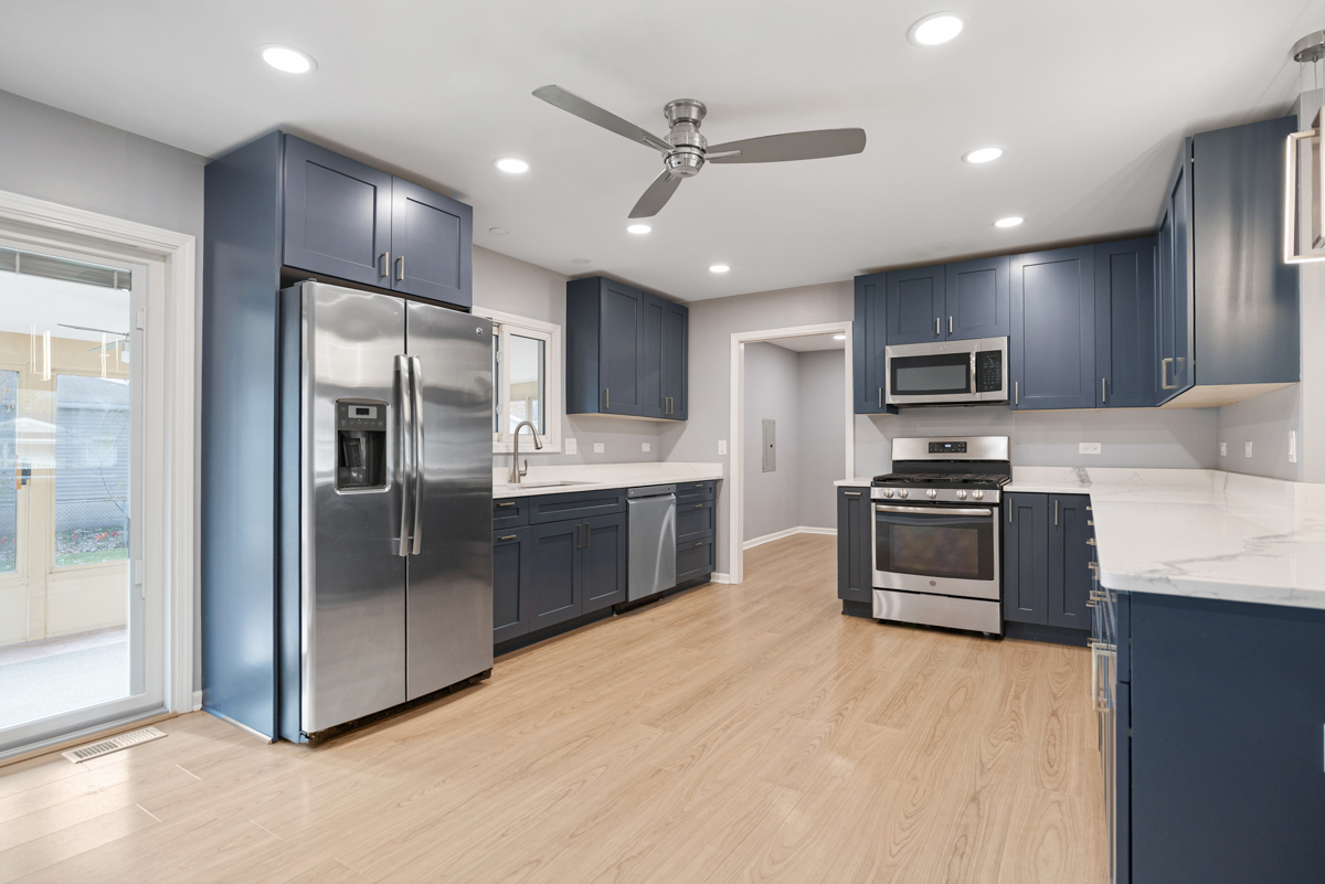 940 Victoria Lane, Elk Grove Village, IL 60007