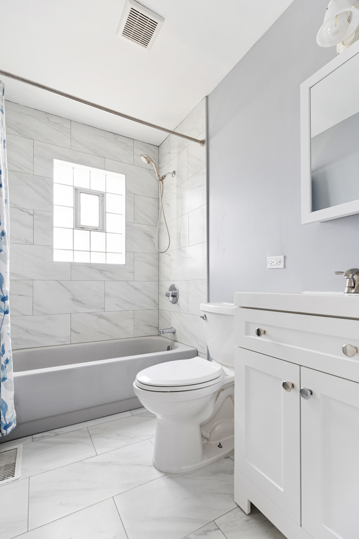 940 Victoria Lane, Elk Grove Village, IL 60007