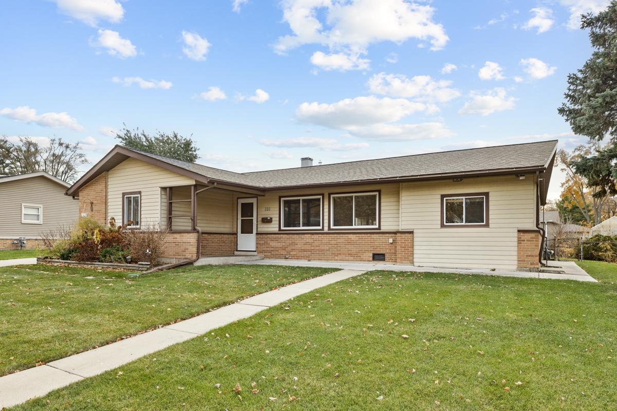 940 Victoria Lane, Elk Grove Village, IL 60007