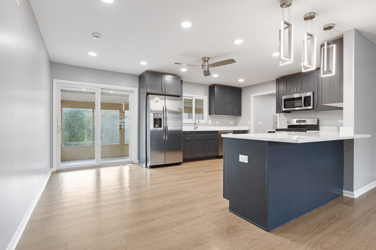 940 Victoria Lane, Elk Grove Village, IL 60007