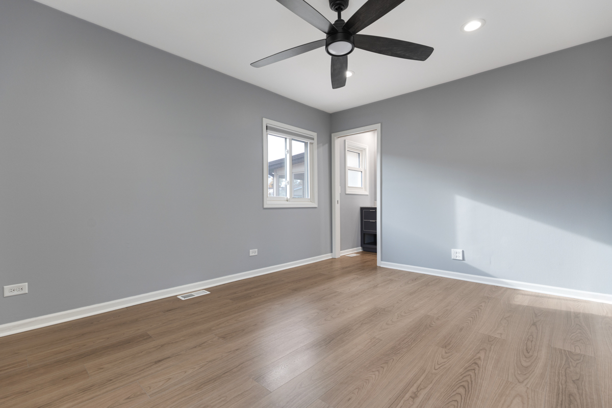 940 Victoria Lane, Elk Grove Village, IL 60007