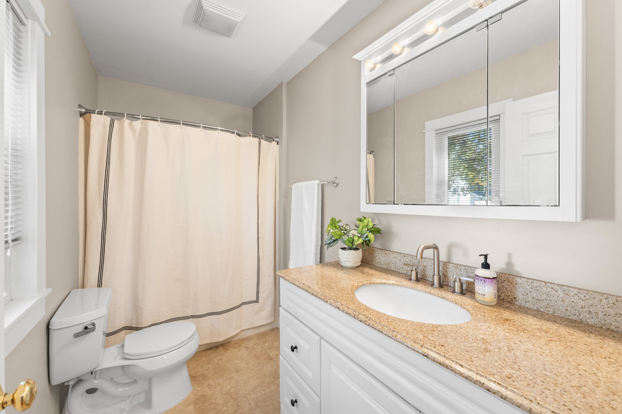 325 Henry Street, Burlington, WI 53105