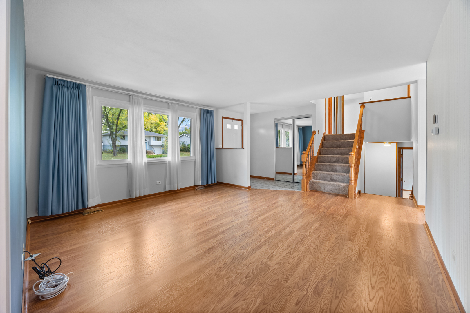 1614 Kingston Lane, Schaumburg, IL 60193