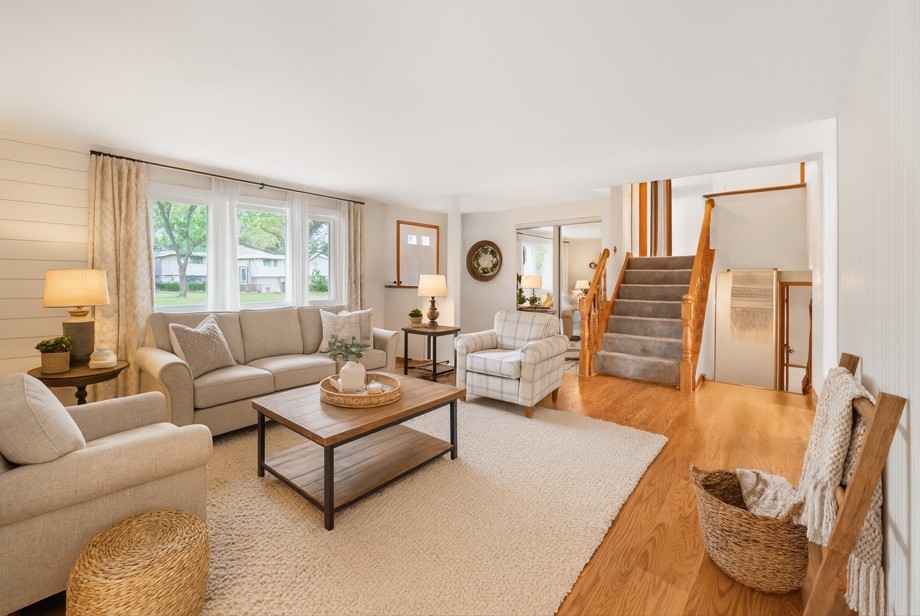 1614 Kingston Lane, Schaumburg, IL 60193