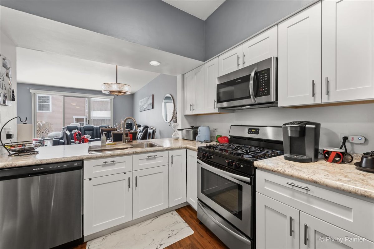 1431 Essex Street, Algonquin, IL 60102