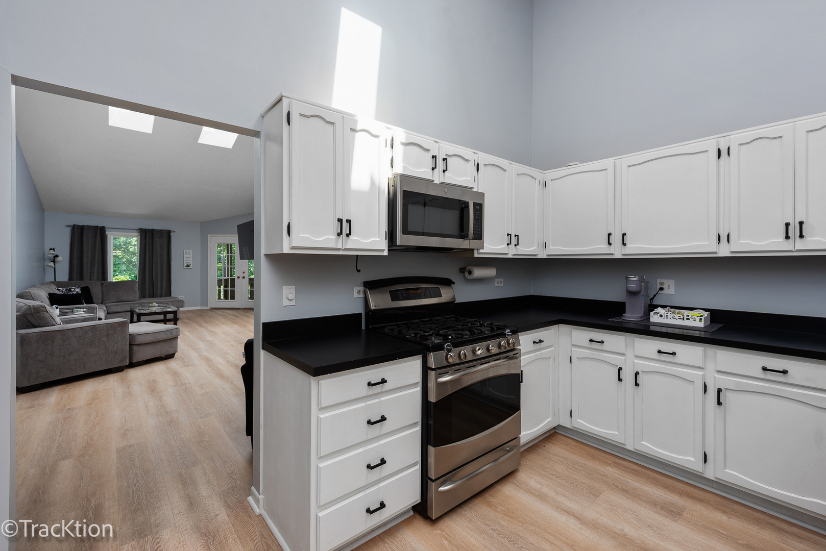 1014 Braemoor Drive #B, Downers Grove, IL 60515