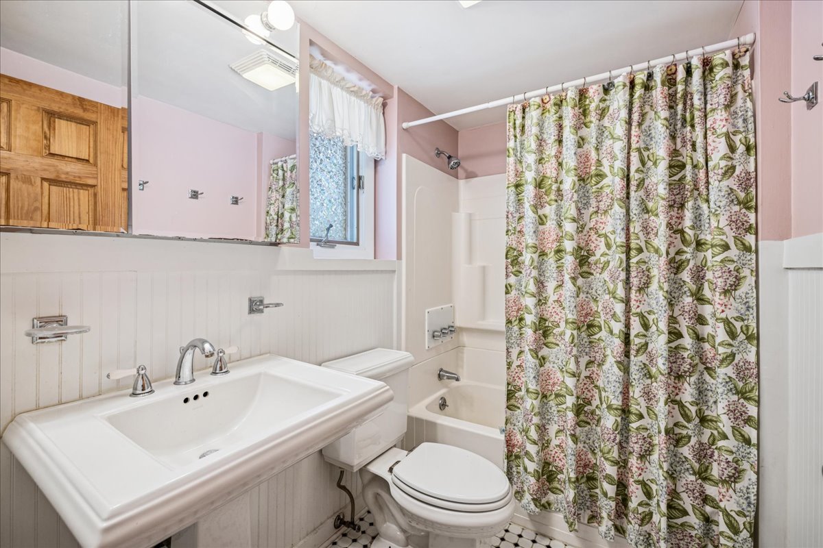 25146 N West Tower Drive, Tower Lakes, IL 60010