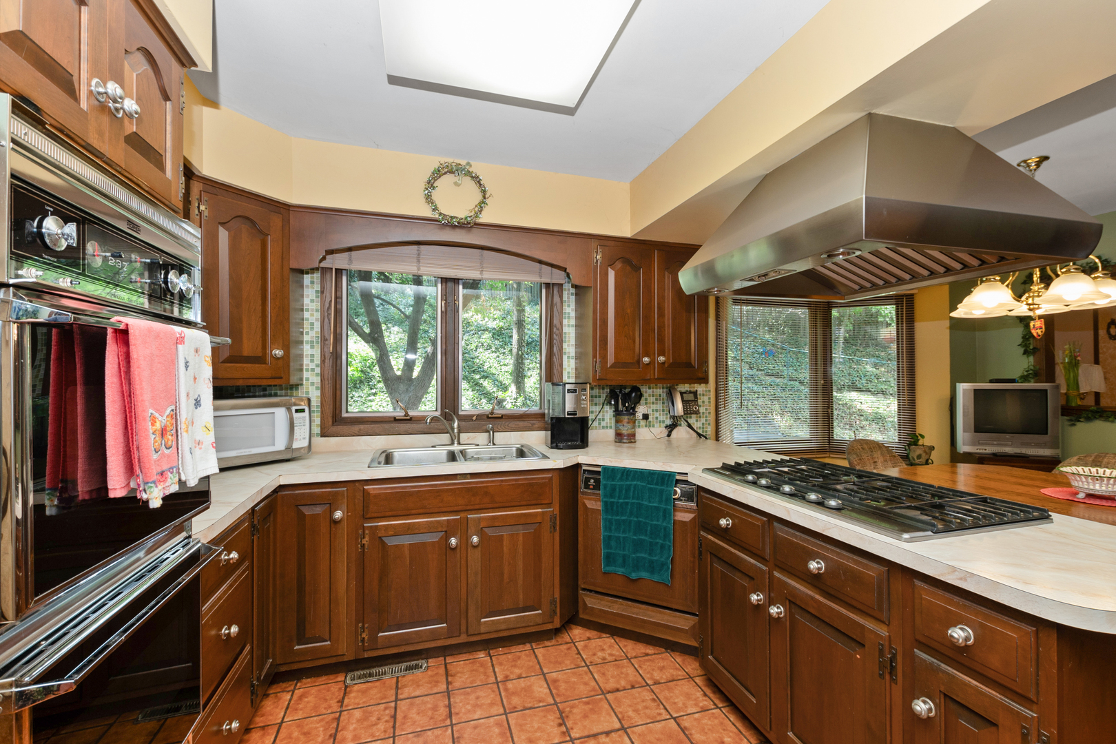 9940 S Wood Lane, Palos Hills, IL 60465