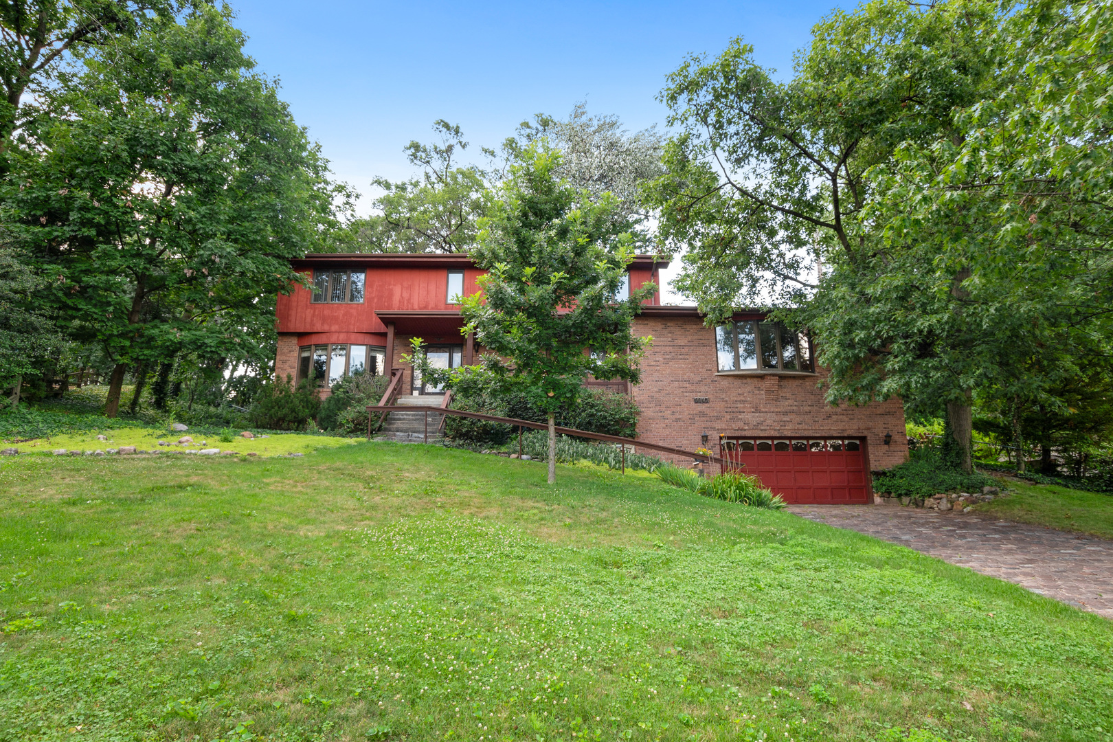 9940 S Wood Lane, Palos Hills, IL 60465