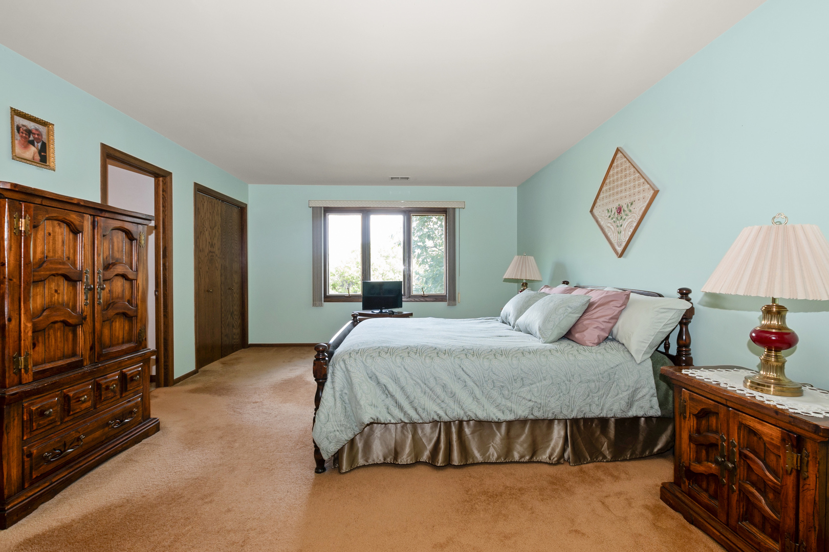 9940 S Wood Lane, Palos Hills, IL 60465