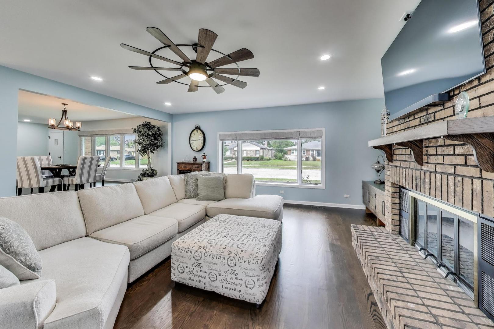 2121 W Sibley Street, Park Ridge, IL 60068