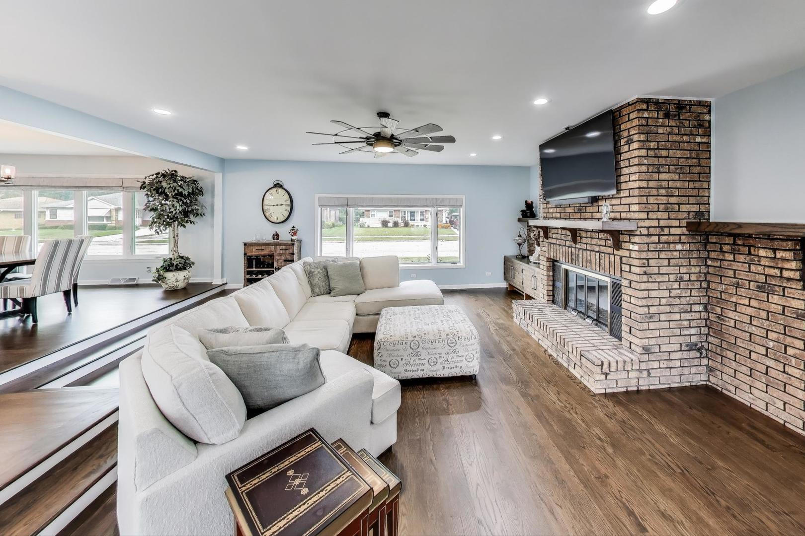 2121 W Sibley Street, Park Ridge, IL 60068