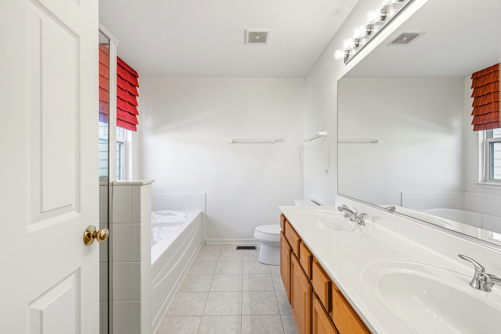 5662 Cambridge Way, Hanover Park, IL 60133