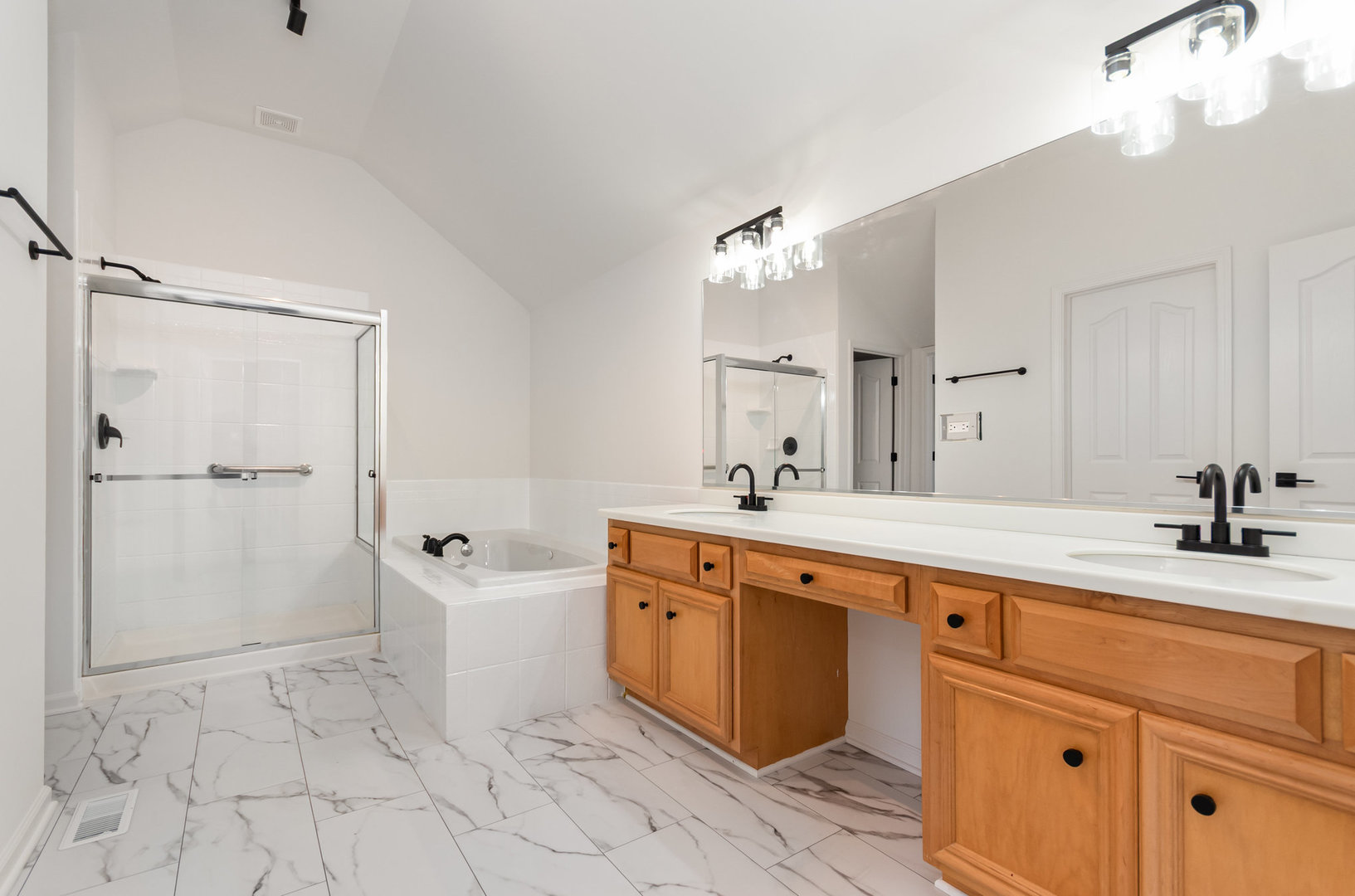 1129 Heartland Drive, Yorkville, IL 60560