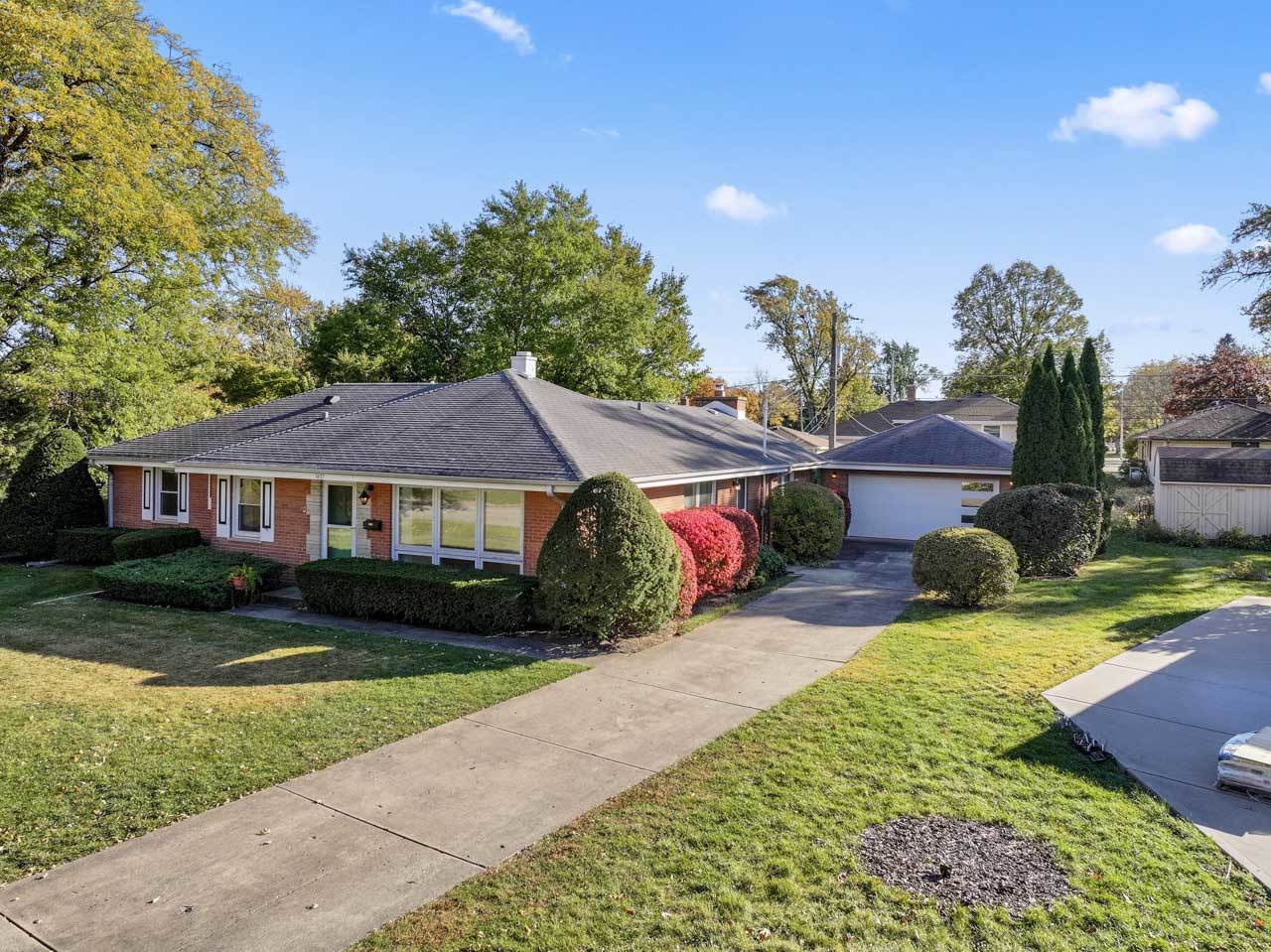 1437 E Emmerson Lane, Mount Prospect, IL 60056