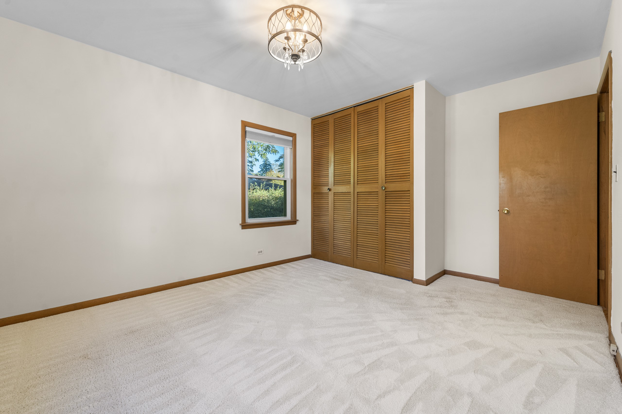 1437 E Emmerson Lane, Mount Prospect, IL 60056