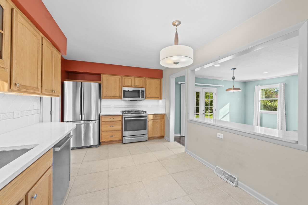 1437 E Emmerson Lane, Mount Prospect, IL 60056