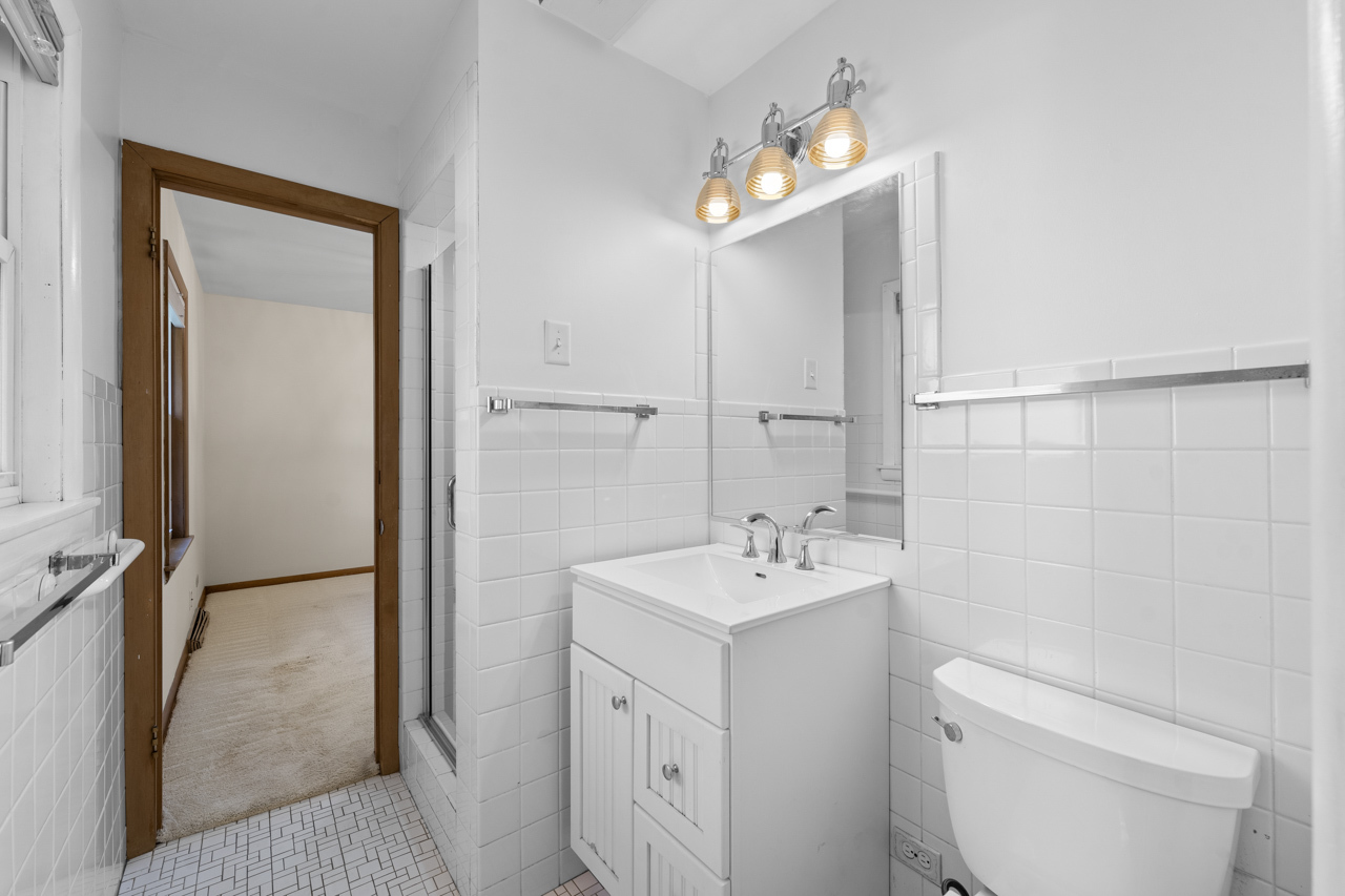 1437 E Emmerson Lane, Mount Prospect, IL 60056