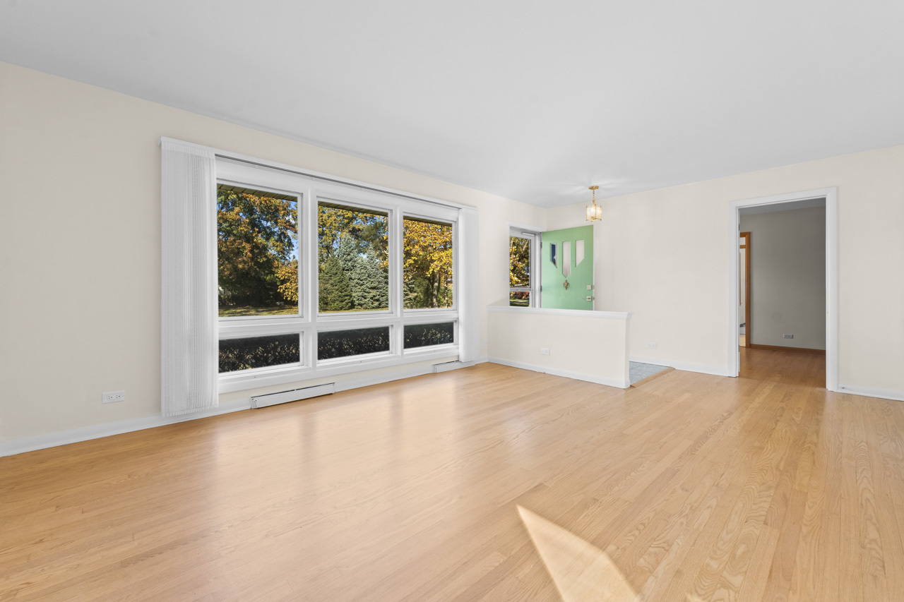 1437 E Emmerson Lane, Mount Prospect, IL 60056