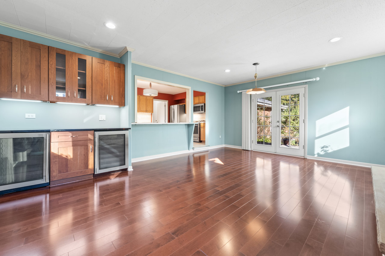 1437 E Emmerson Lane, Mount Prospect, IL 60056