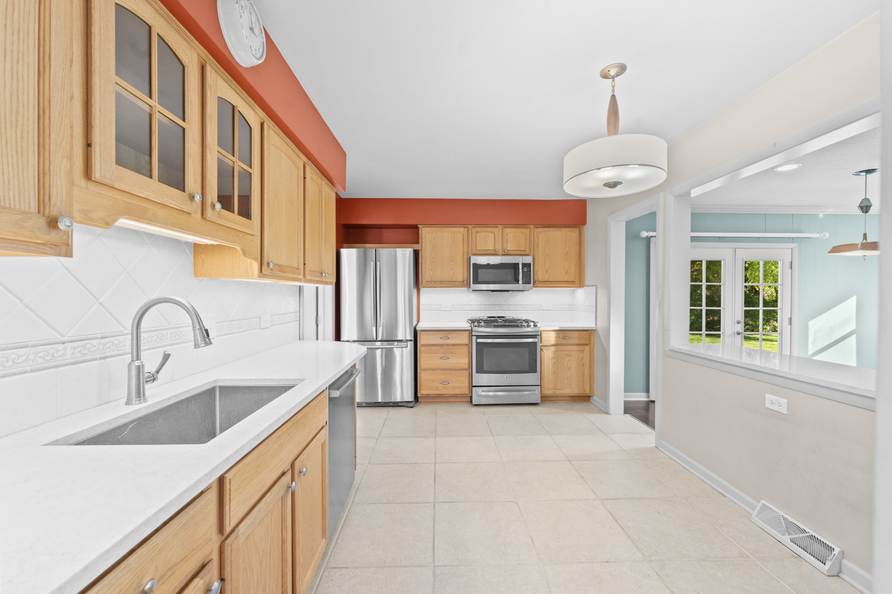 1437 E Emmerson Lane, Mount Prospect, IL 60056