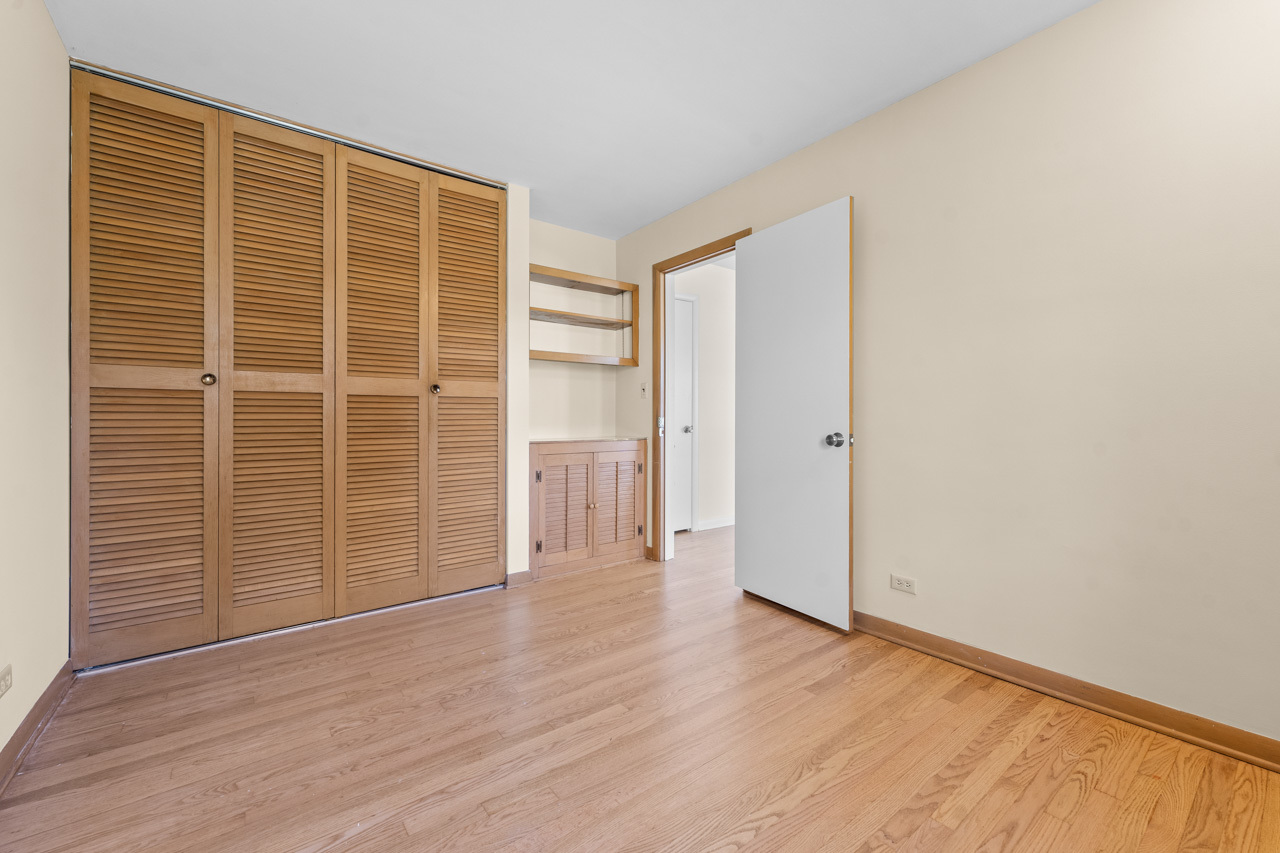 1437 E Emmerson Lane, Mount Prospect, IL 60056