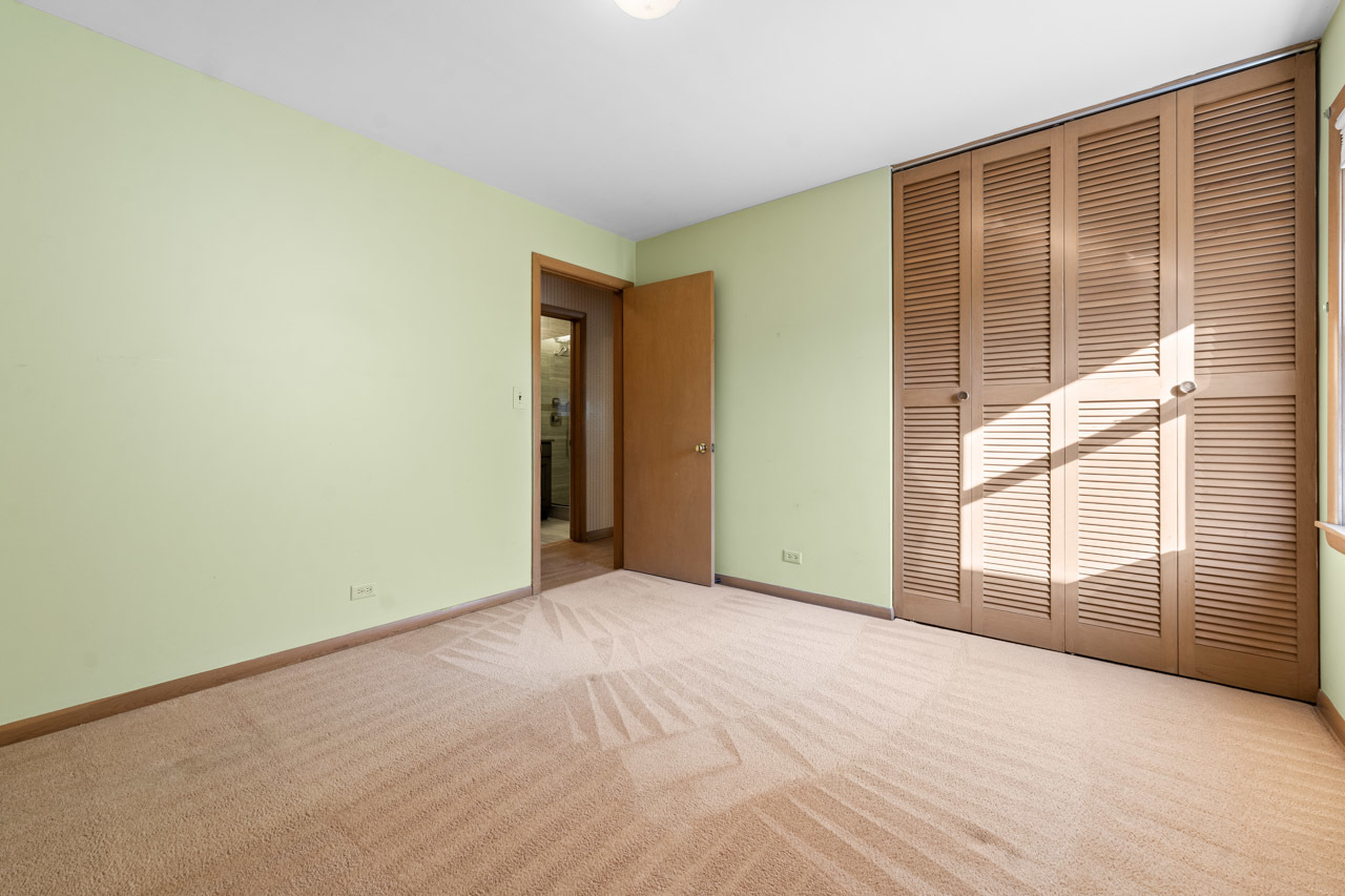 1437 E Emmerson Lane, Mount Prospect, IL 60056