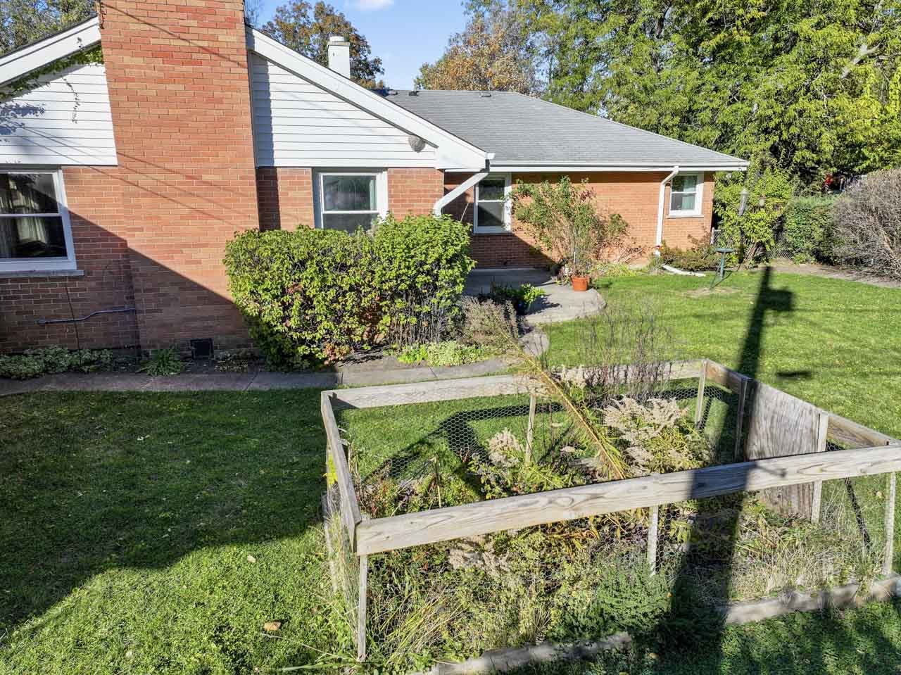 1437 E Emmerson Lane, Mount Prospect, IL 60056