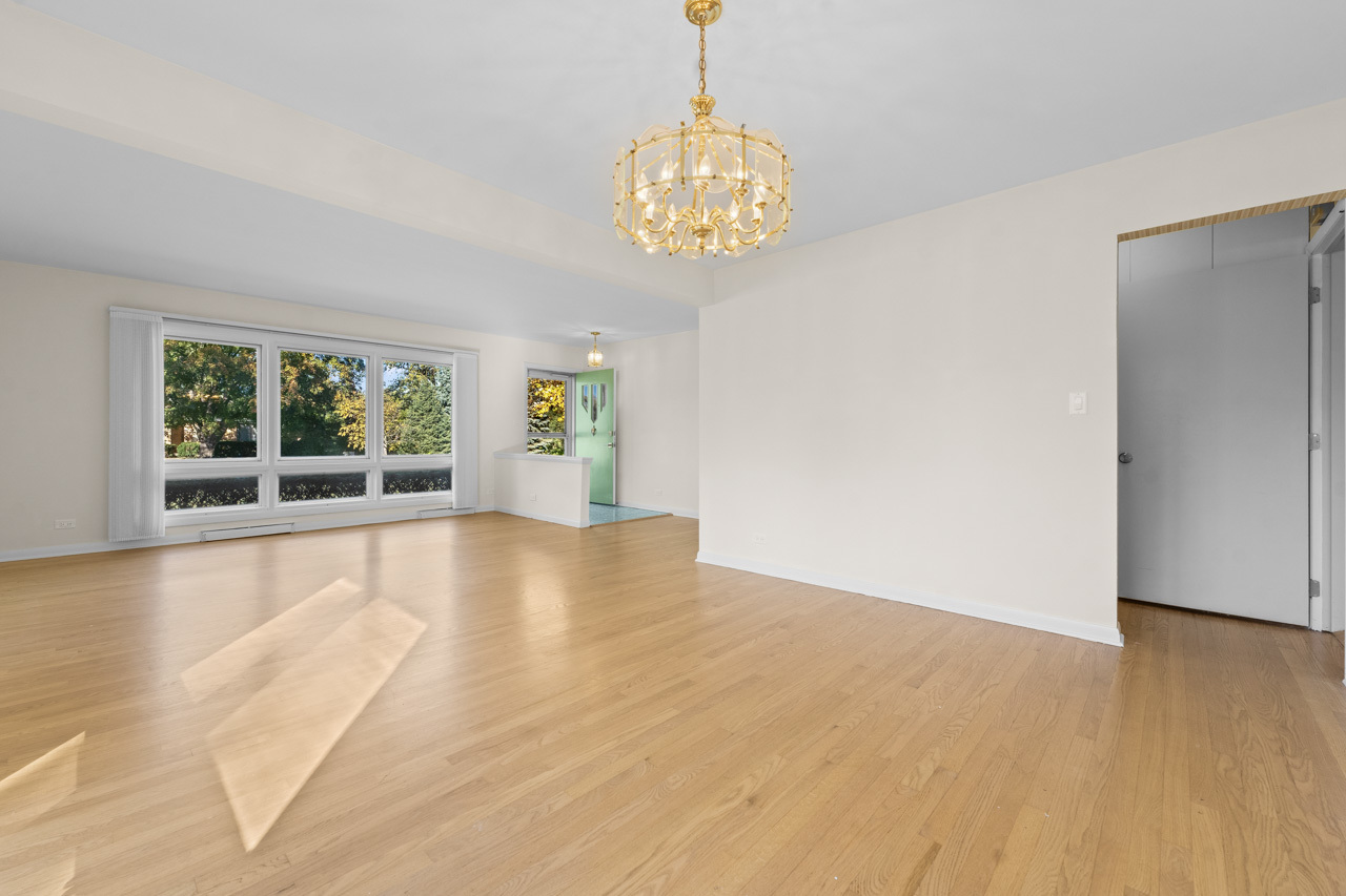 1437 E Emmerson Lane, Mount Prospect, IL 60056