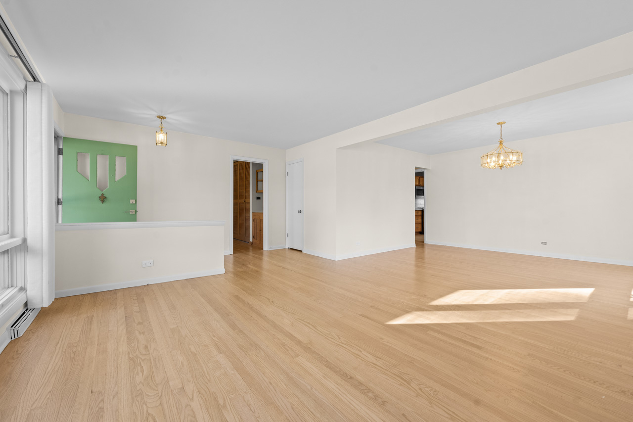 1437 E Emmerson Lane, Mount Prospect, IL 60056