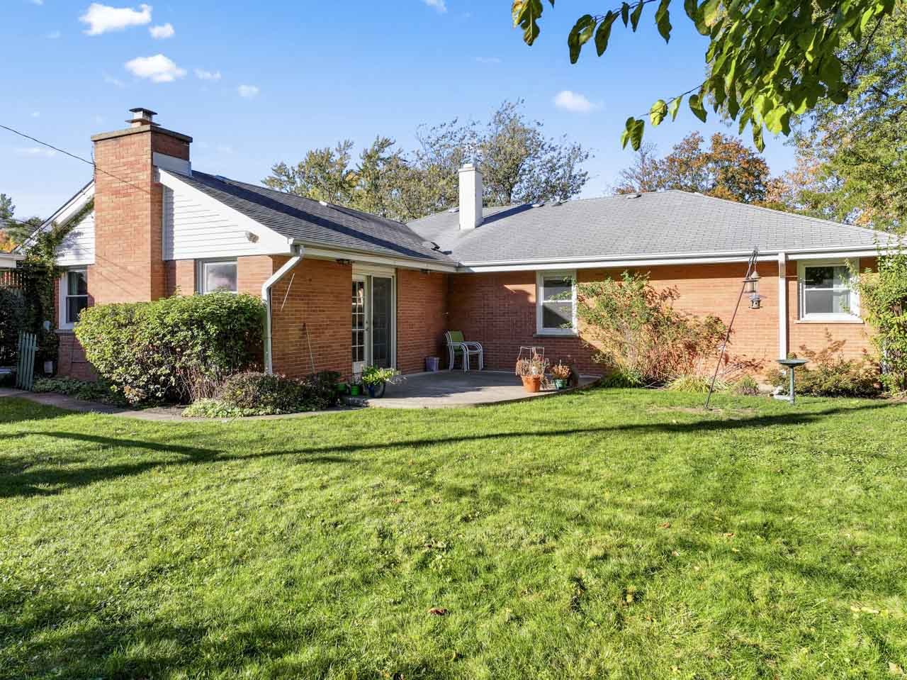 1437 E Emmerson Lane, Mount Prospect, IL 60056