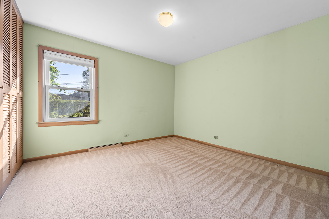 1437 E Emmerson Lane, Mount Prospect, IL 60056