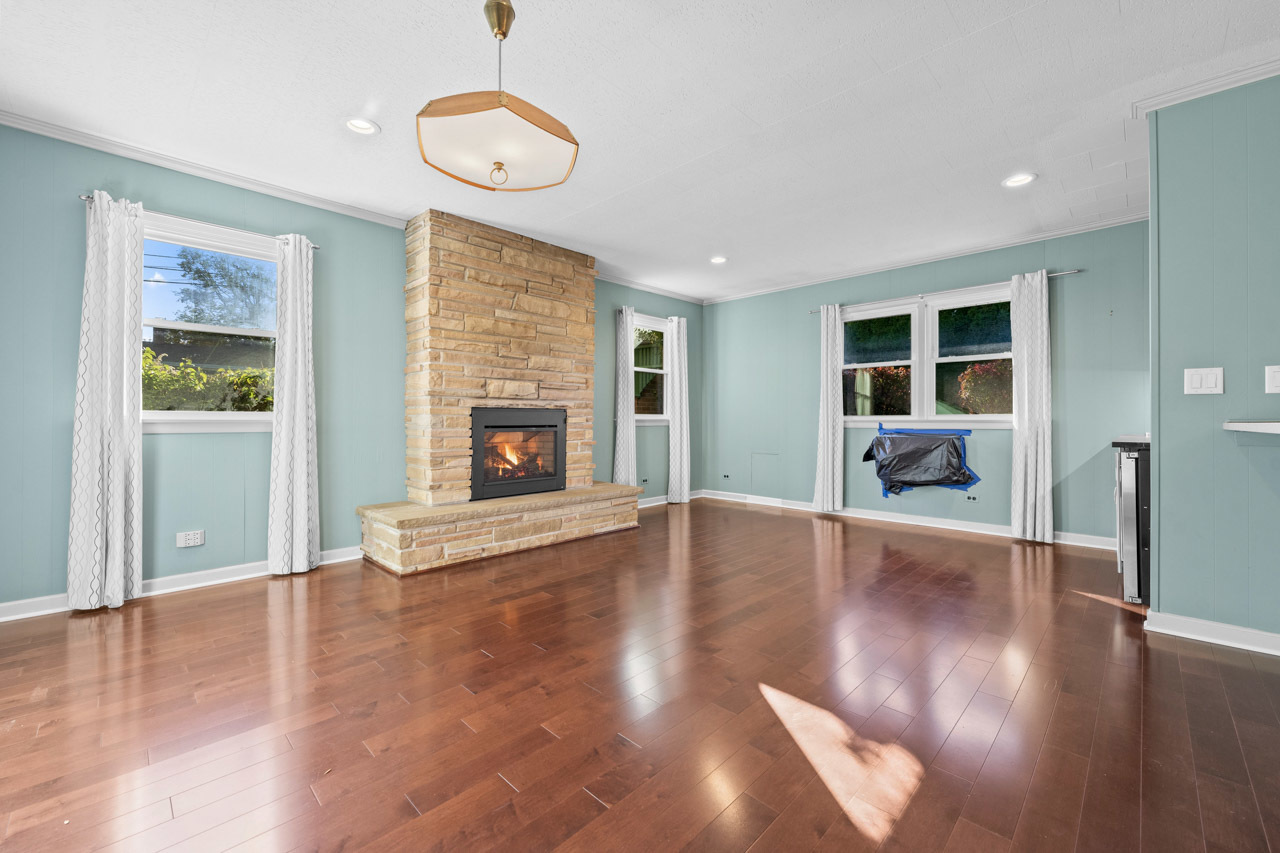 1437 E Emmerson Lane, Mount Prospect, IL 60056